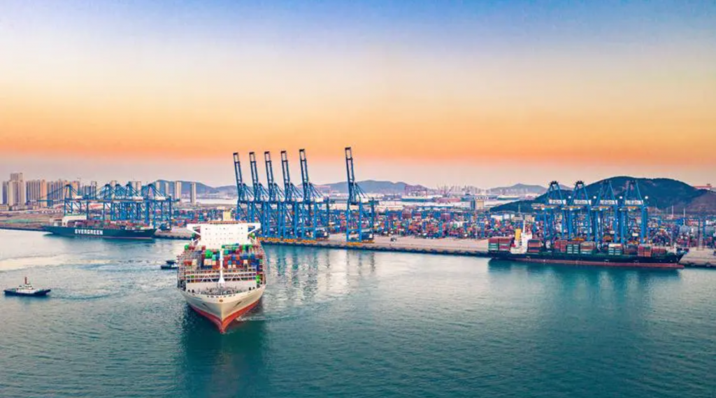 高雄港计划与富士康携手，共同建设一个智慧型的港口